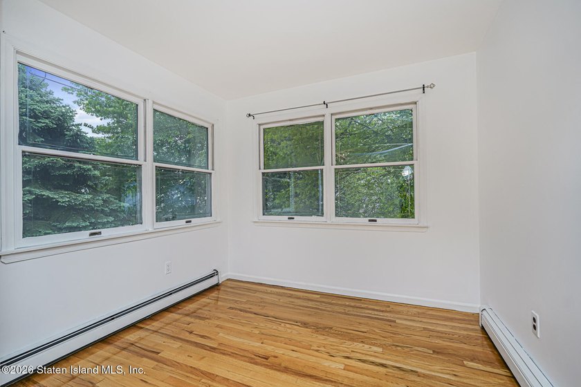Welcome to one of Tottenville's best-kept secrets - a stunning - photo 21