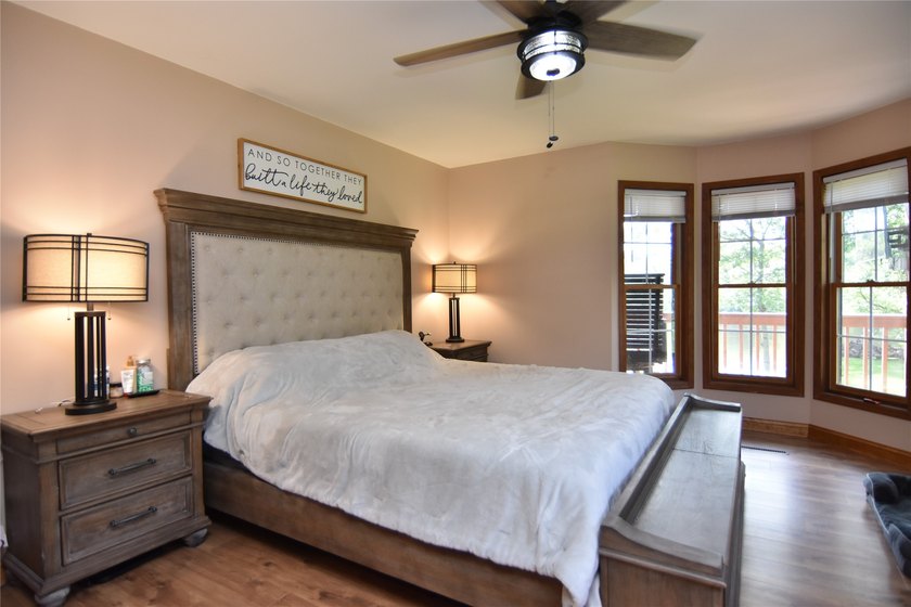 The perfect lake home, ideally situated just a short boat ride - photo 22