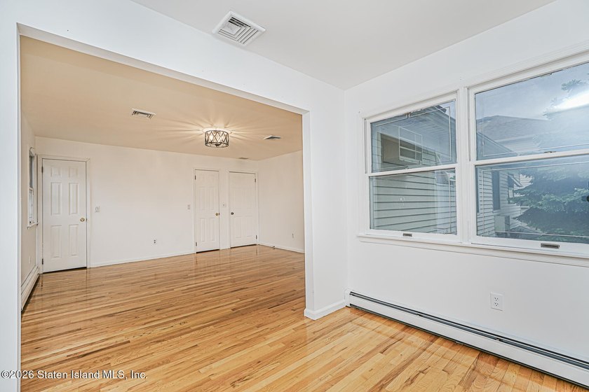 Welcome to one of Tottenville's best-kept secrets - a stunning - photo 22