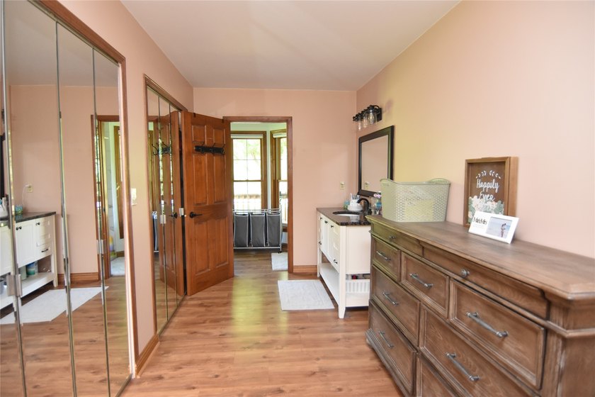 The perfect lake home, ideally situated just a short boat ride - photo 23