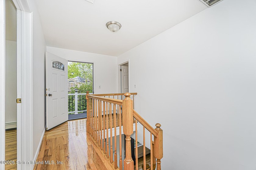 Welcome to one of Tottenville's best-kept secrets - a stunning - photo 23