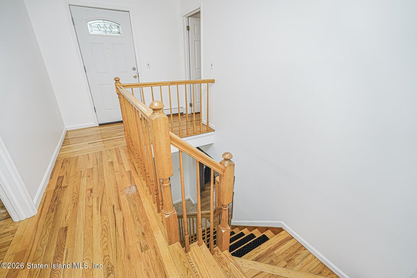 Welcome to one of Tottenville's best-kept secrets - a stunning - photo 24