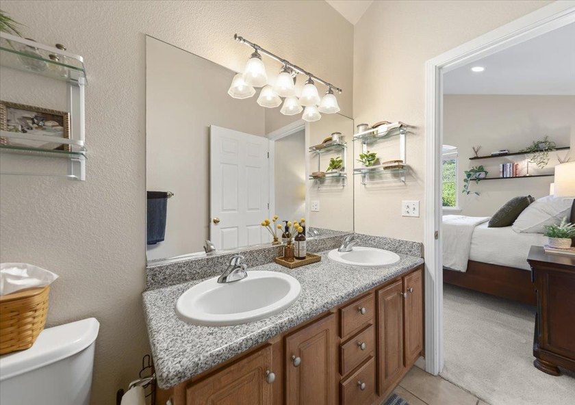 Tucked away in a centrally located, intimate neighborhood, 6 - photo 25