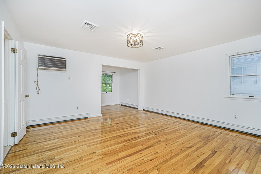 Welcome to one of Tottenville's best-kept secrets - a stunning - photo 29