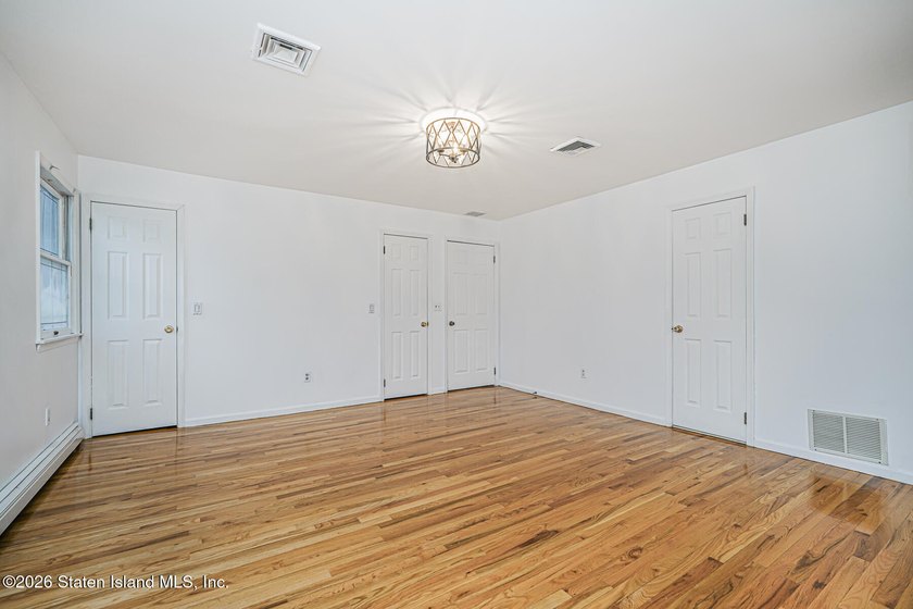 Welcome to one of Tottenville's best-kept secrets - a stunning - photo 30