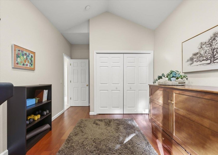 Tucked away in a centrally located, intimate neighborhood, 6 - photo 33