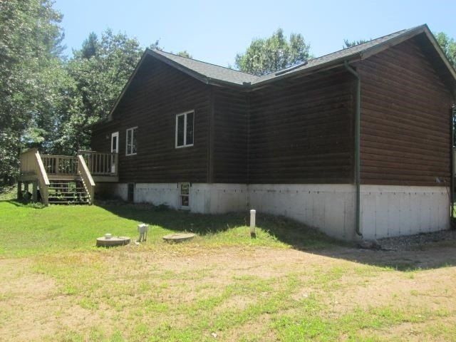 Escape to the beautiful lake view in this spacious 3 BR, 2 Bath - photo 3