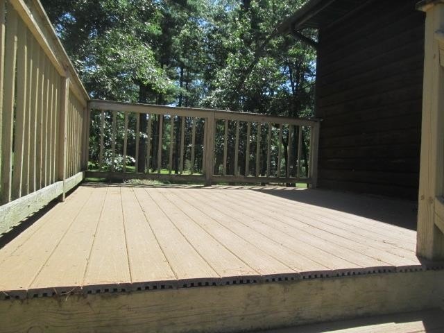 Escape to the beautiful lake view in this spacious 3 BR, 2 Bath - photo 4