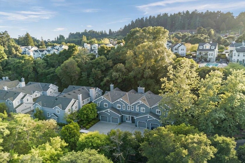 Tucked away in a centrally located, intimate neighborhood, 6 - photo 35