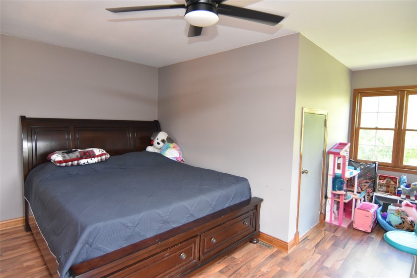 The perfect lake home, ideally situated just a short boat ride - photo 36