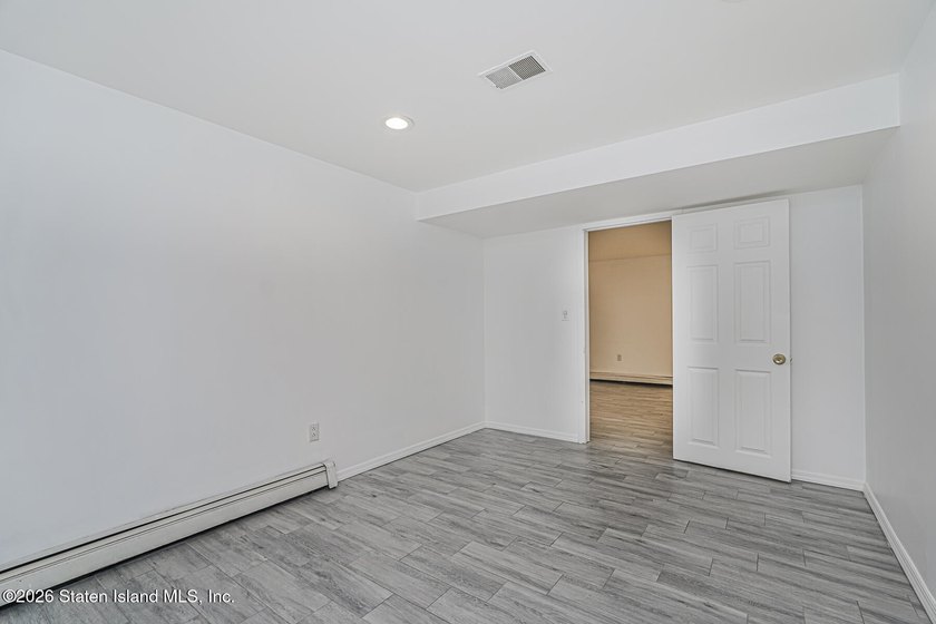 Welcome to one of Tottenville's best-kept secrets - a stunning - photo 38