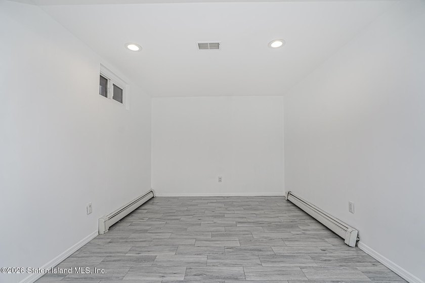 Welcome to one of Tottenville's best-kept secrets - a stunning - photo 39