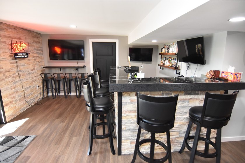 The perfect lake home, ideally situated just a short boat ride - photo 40
