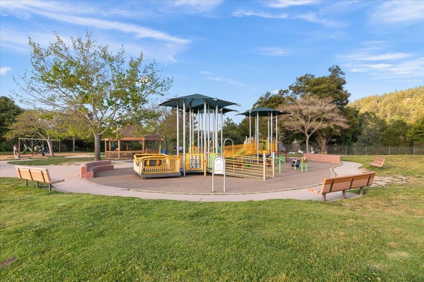 Tucked away in a centrally located, intimate neighborhood, 6 - photo 41
