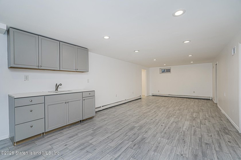 Welcome to one of Tottenville's best-kept secrets - a stunning - photo 44