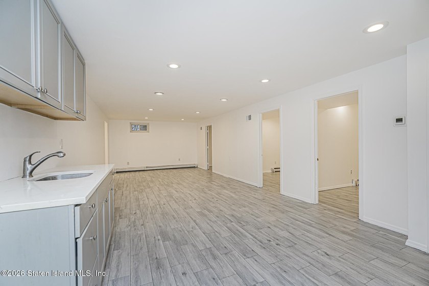 Welcome to one of Tottenville's best-kept secrets - a stunning - photo 46