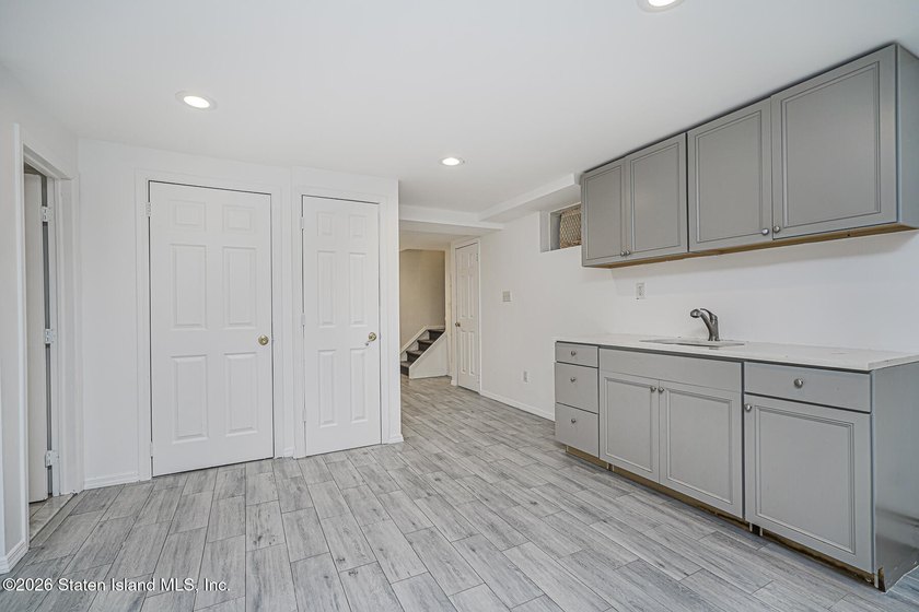 Welcome to one of Tottenville's best-kept secrets - a stunning - photo 47