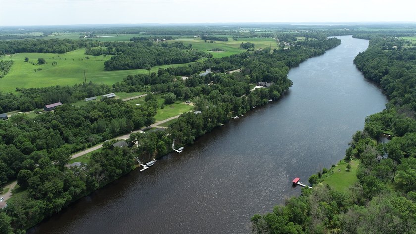 The perfect lake home, ideally situated just a short boat ride - photo 50