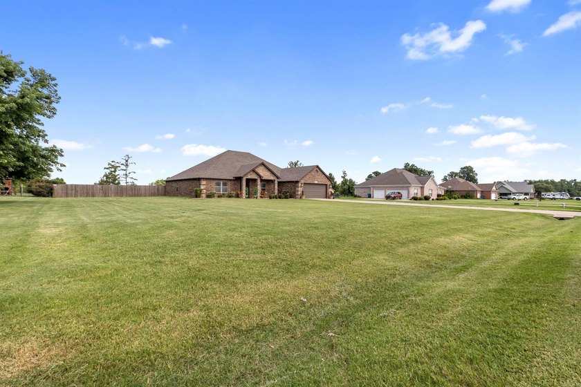Your own slice of country paradise awaits! Nestled on 1.49 - photo 3