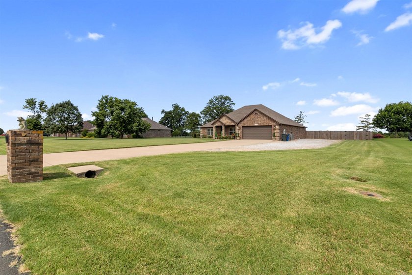 Your own slice of country paradise awaits! Nestled on 1.49 - photo 4