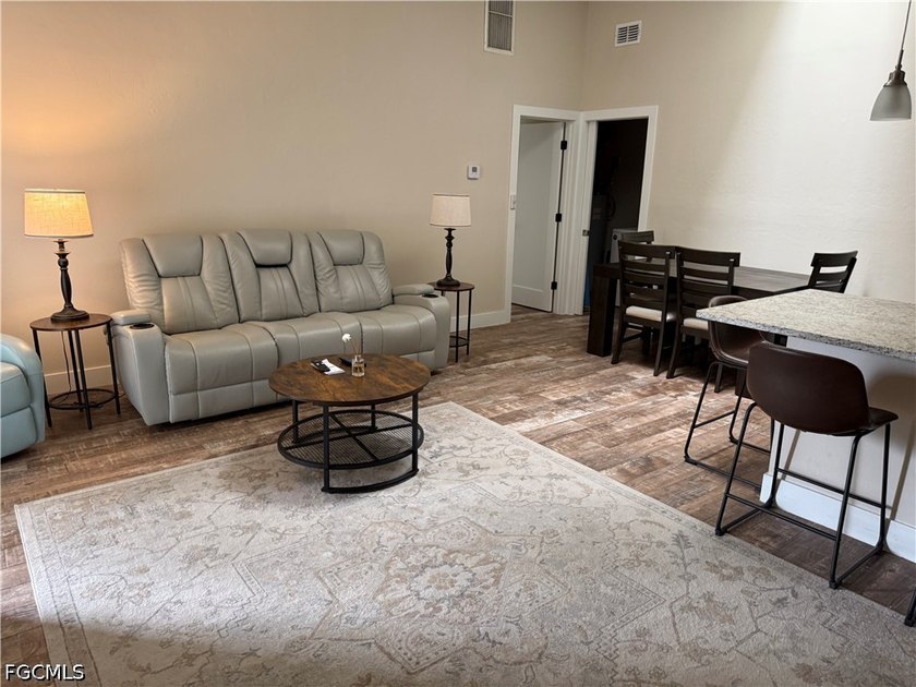 Welcome to desirable Southwest Cape Coral! This beautifully - photo 4