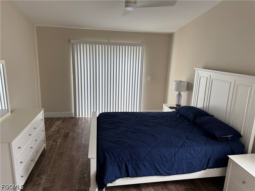 Welcome to desirable Southwest Cape Coral! This beautifully - photo 7