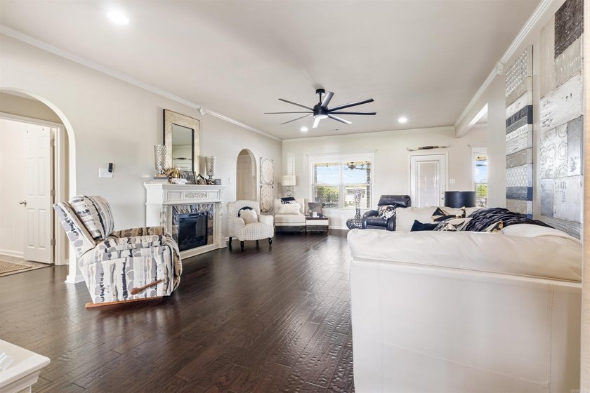 Your own slice of country paradise awaits! Nestled on 1.49 - photo 8