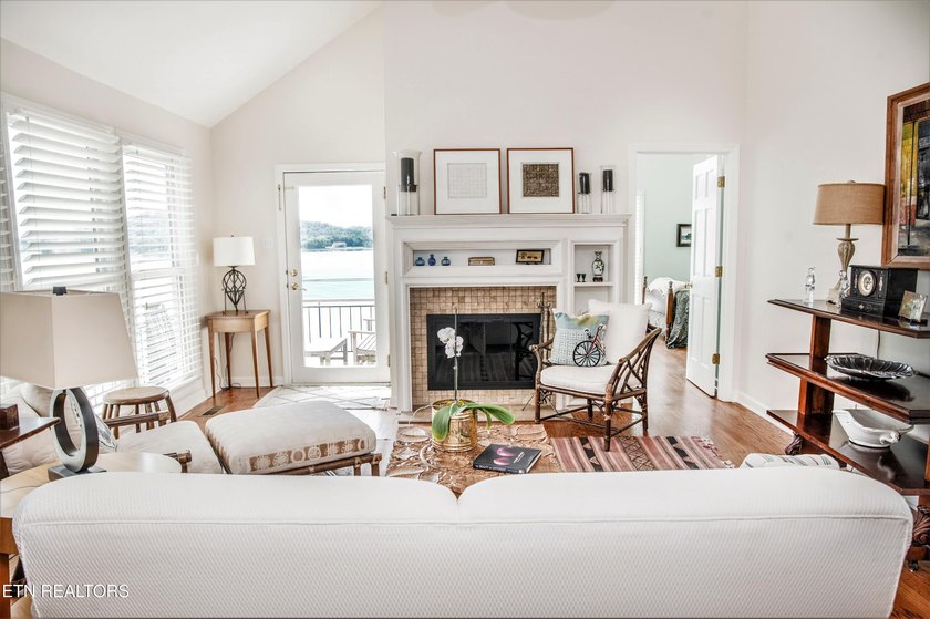 Enjoy stunning panoramic lake and mountain views from your own - photo 15