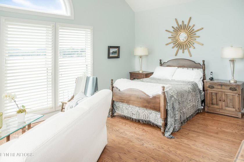 Enjoy stunning panoramic lake and mountain views from your own - photo 17