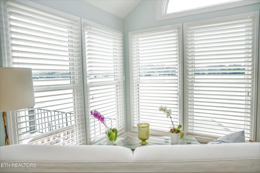 Enjoy stunning panoramic lake and mountain views from your own - photo 19
