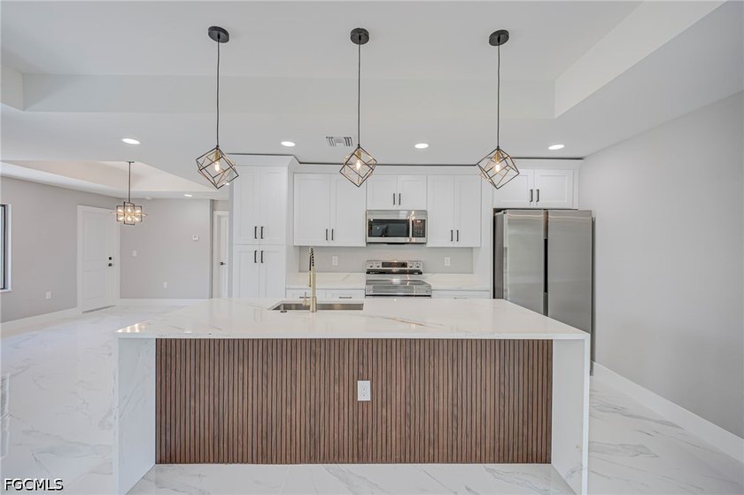 Beautiful newly constructed 3-bedroom, 2-bath home offering 1 - photo 3