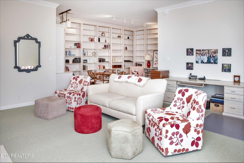 Enjoy stunning panoramic lake and mountain views from your own - photo 24