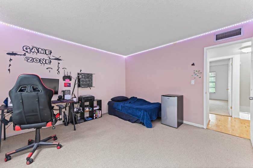 Discover your ideal lifestyle in this charming 2-bedroom - photo 24