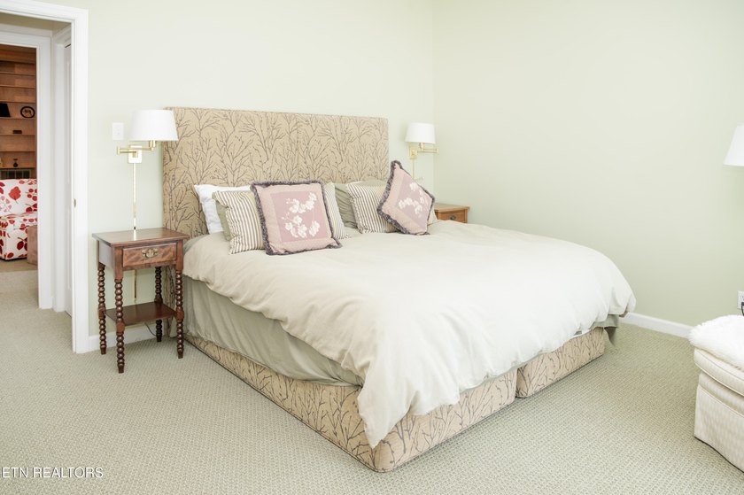 Enjoy stunning panoramic lake and mountain views from your own - photo 25