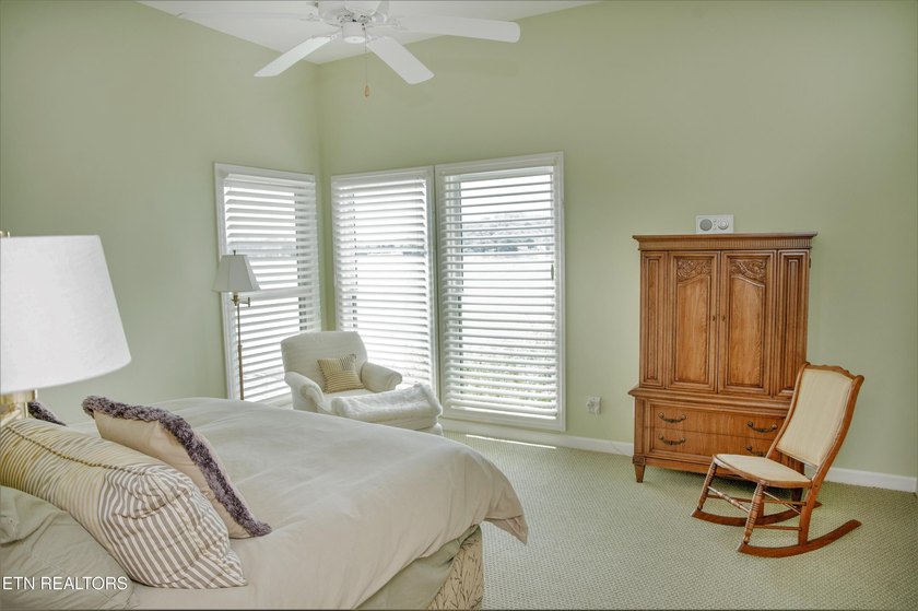 Enjoy stunning panoramic lake and mountain views from your own - photo 26