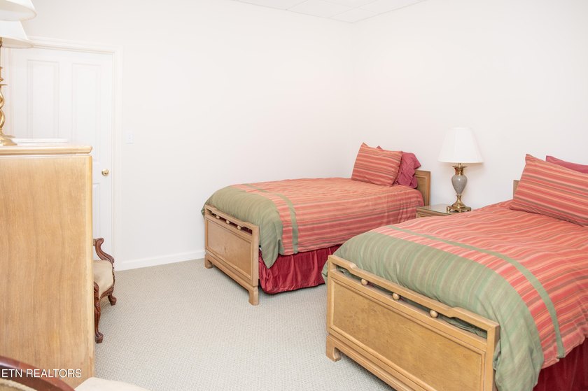 Enjoy stunning panoramic lake and mountain views from your own - photo 27