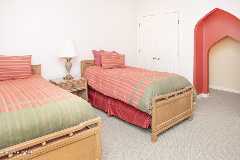 Enjoy stunning panoramic lake and mountain views from your own - photo 28