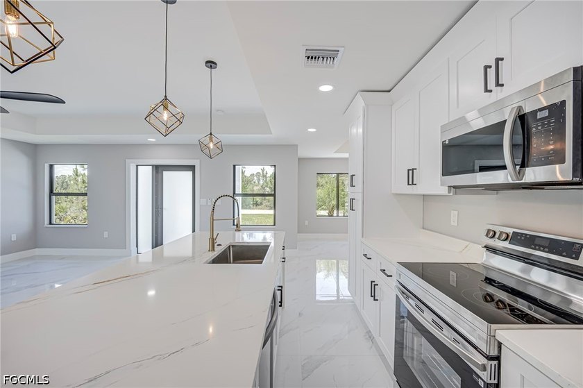 Beautiful newly constructed 3-bedroom, 2-bath home offering 1 - photo 9