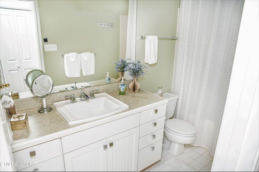 Enjoy stunning panoramic lake and mountain views from your own - photo 29