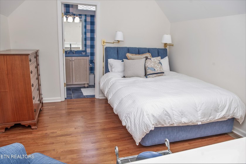 Enjoy stunning panoramic lake and mountain views from your own - photo 30