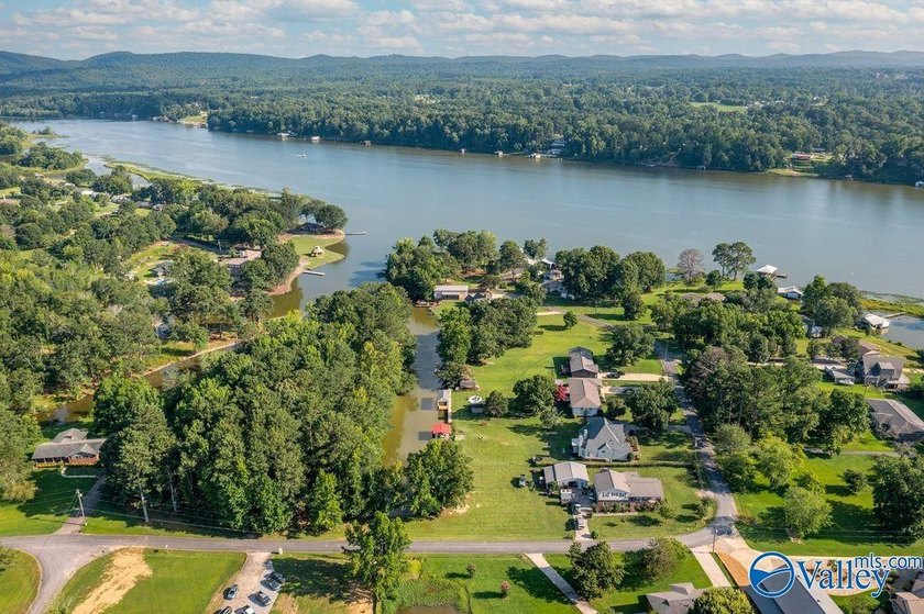 WHORTON BEND | WATERFRONT | HOME OFFICE| 4BDRM/2.5BTH family - photo 30