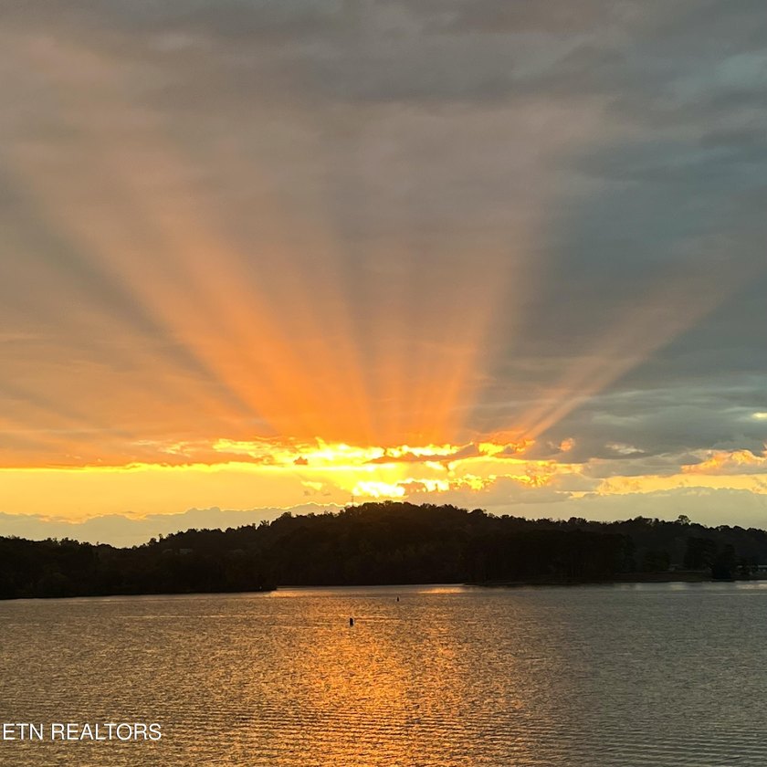 Enjoy stunning panoramic lake and mountain views from your own - photo 46