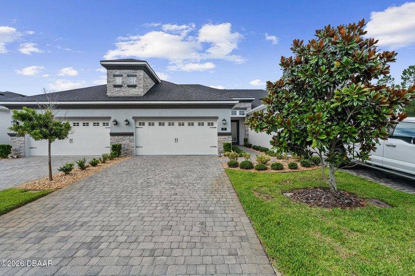 Welcome to 7 Newhaven Lane, where low-maintenance living meets - photo 3