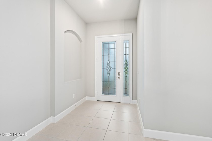 Welcome to 7 Newhaven Lane, where low-maintenance living meets - photo 8