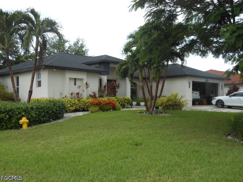 Welcome to 1236 Everest Pkwy, Cape Coral, FL 33904-a beautifully - photo 4