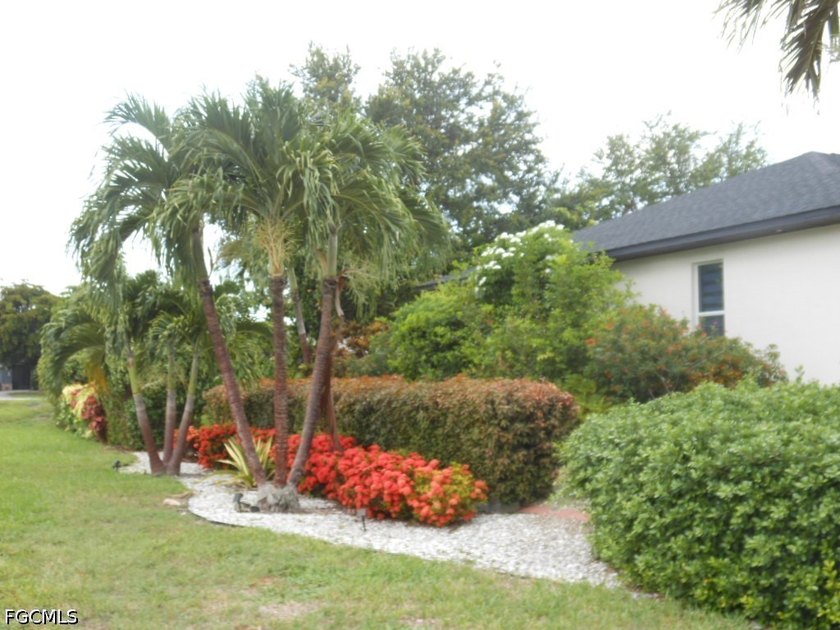 Welcome to 1236 Everest Pkwy, Cape Coral, FL 33904-a beautifully - photo 5