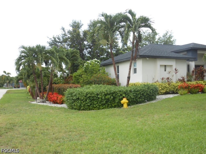 Welcome to 1236 Everest Pkwy, Cape Coral, FL 33904-a beautifully - photo 6