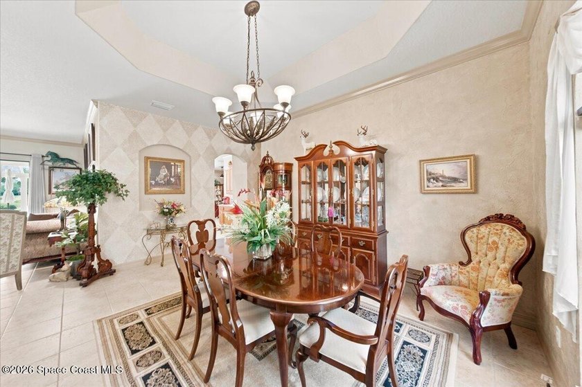 There are homes you tour... And there are homes you discover - photo 21
