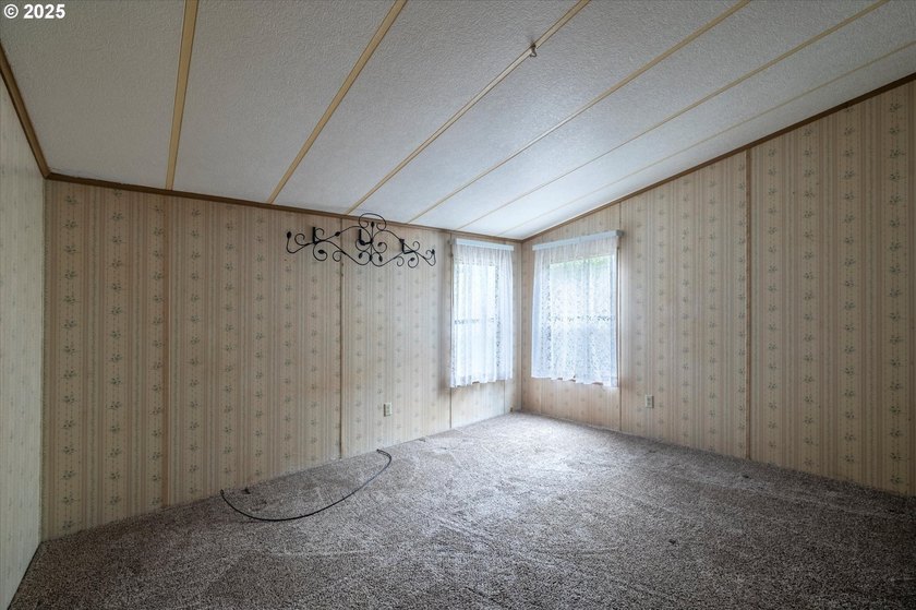 Lovingly updated Three Bed/Two Bath in Shorepines Village. Sip - photo 12