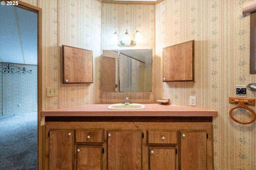 Lovingly updated Three Bed/Two Bath in Shorepines Village. Sip - photo 14